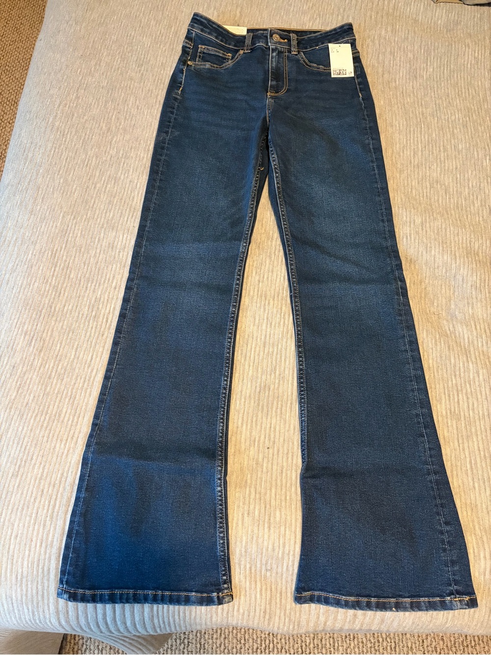 NWT H&M Divided High Waisted Medium Wash Flare Jeans Size 6